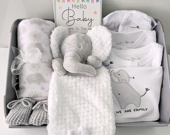 Cesta de regalo unisex con tema de elefante de 0 a 6 meses. Regalo de bebé gris neutro y blanco. Regalo de bebé neutro con juego de ropa de canastilla de 5 piezas