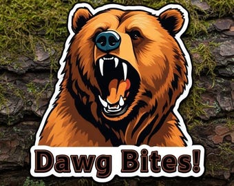Adesivo per esterni Dawg Bites, decalcomania impermeabile in vinile con umorismo da orso per bottiglie d'acqua, computer portatili, parabrezza, paraurti e attrezzatura da campeggio, prodotto negli Stati Uniti.