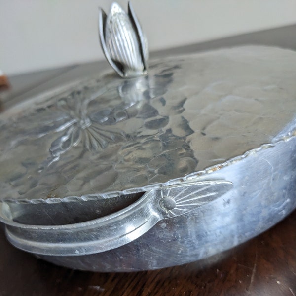 Vintage Hammered Tulip Design Aluminum Covered Casserole Dish from Robert Kent