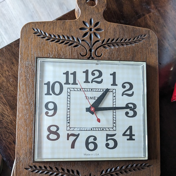 Vintage MCM Timex Faux Wood Bar Manave Clock