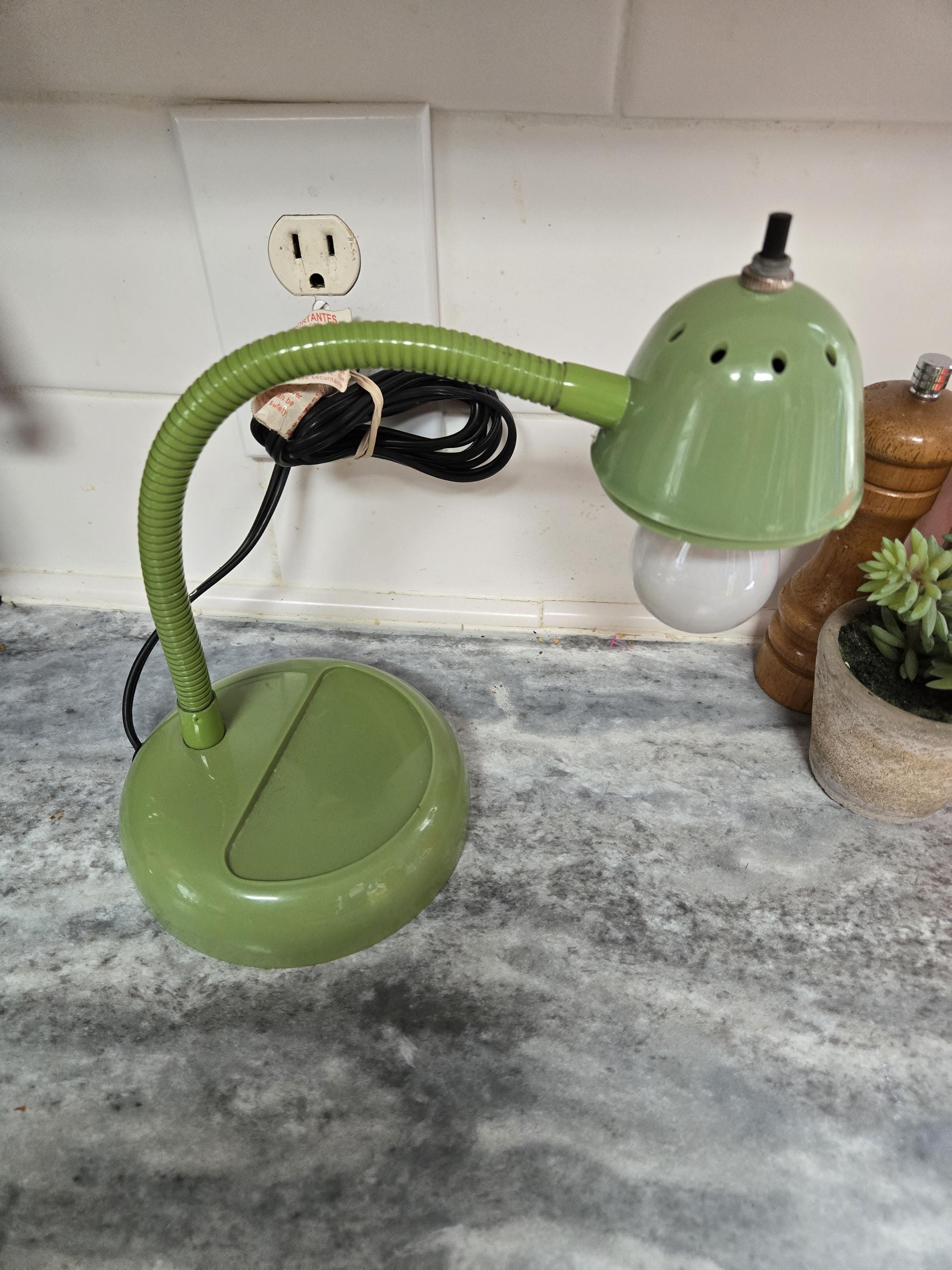 Vtg Avocado Green Adjustable "Snake" Desk Lamp
