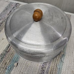 Vintage 1950s West Bend Aluminum Cake Carrier Lid with Wooden Acorn Knob Handle(cover only)