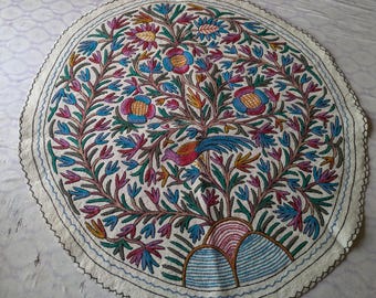 Kashmiri Namda Rug, Handmade 5ft Round Aari Embroidered Felted Rug, Pure Wool Accent Rug for Home Decor