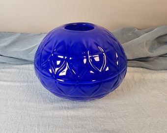 レトロなコバルト色の丸型花瓶