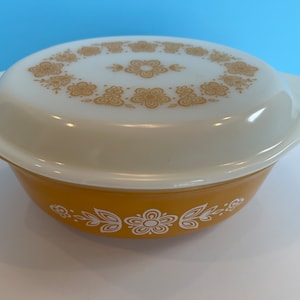 Pyrex Butterfly Gold covered casserole dish