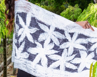 Châle blanc neige et noir, écharpe en feutre à motif floral, foulard blanc avec broche en tricot, écharpe d'hiver pour femme, foulard en laine et soie