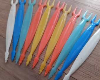 white plastic toothpicks