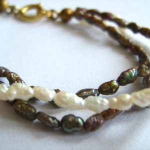 FRESHWATER PEARL vintage bracelet three strings genuine sweet water creme white brown iridescent pearls good condition