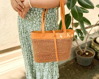Handwoven Rattan Tote Bag – Bali Fashion with Leather Strap, Timeless Summer Bag
