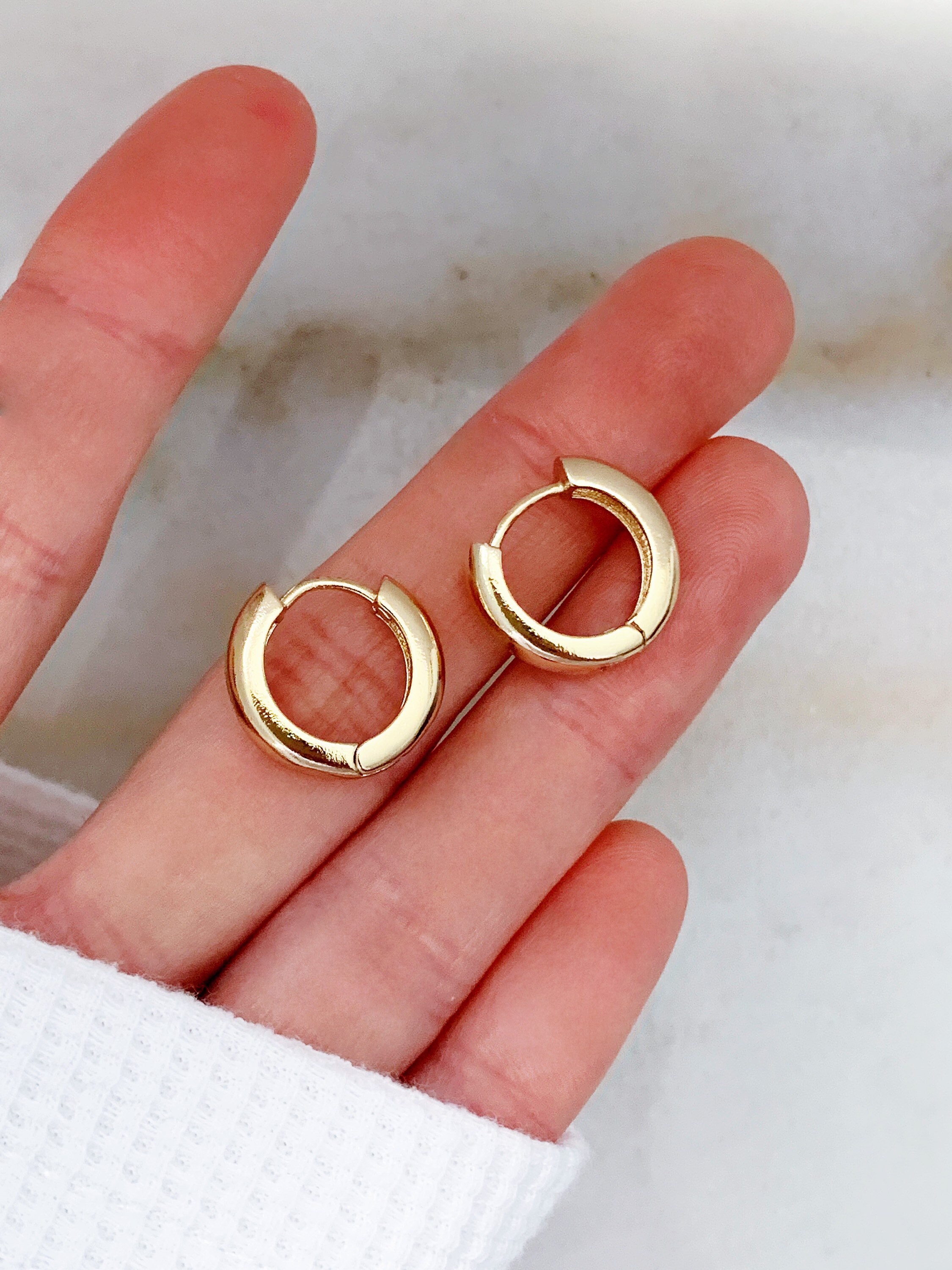 あい　Classic Hoops Thick Small Gold Small Thick Classic Hoops – Ettika