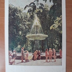 Jardin du 1er mai, Kiev, Ukraine, vieille carte postale soviétique inutilisée, maison d'édition d'art, vieilles cartes rares ukrainiennes, parc, fontaine, peuple, ukrainien