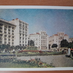 Color photo of Kalinin Square in Kyiv, Ukraine, Ukrainian (USSR) old unused postcards, Publishing house Art, Ukrainian Historical buildings
