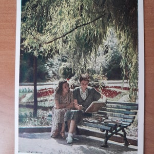 In May Day Park, Kiev, carte postale soviétique non utilisée, filles peintres, banc, vieilles cartes de l'URSS, lettre ouverte Izogiz, photo couleur, imprimé en URSS, 1953