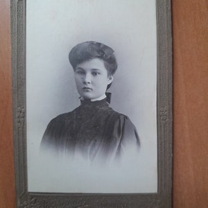 Kabinett Kunst Foto, schöne junge Frau, Smolensk, Zaristisches Russland, Russisches Imperia Bild, Porträt, Antikes Foto, Schwarzweißfoto