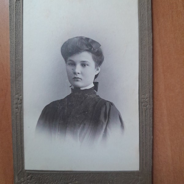 Cabinet art photo, beautiful young woman, Smolensk, Tsarist Russia, Russian Imperia picture, Portrait, Antique Photo, Black and White photo