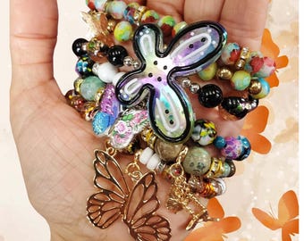 Caja de regalo para pulseras con temática de mariposas