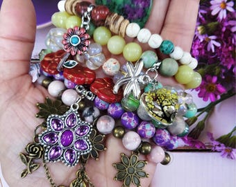 Caja de regalo para pulseras con temática floral
