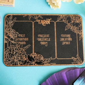 NOVITÀ! Tavola dei Tarocchi in legno con 3 carte / Tavola dei Tarocchi dei Fiori / Tavola decorativa per la Divinazione / Tavola per l'Oracolo