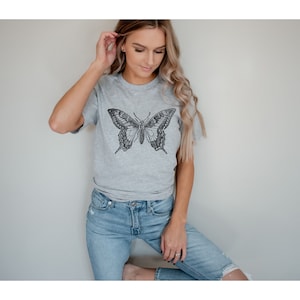 T-shirt a farfalla / T-shirt a farfalla carina / Regalo per gli amanti della natura / Camicia con grafica a farfalla / T-shirt super morbida e confortevole / Camicia a farfalla vintage