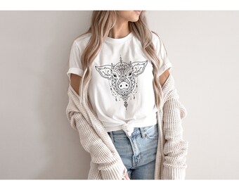 Cute Piggy T-Shirt / Pig Shirt / Boho Piggy T-Shirt / Vintage Pig Shirt / Nature Lover Gift / Animal Lover Gift / Birthday Gift / Mama Shirt