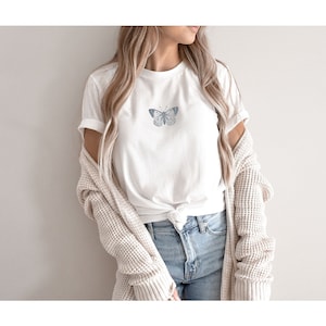 T-shirt a farfalla / T-shirt a farfalla carina / Regalo per gli amanti della natura / Camicia con grafica a farfalla / T-shirt super morbida e confortevole / Camicia a farfalla vintage