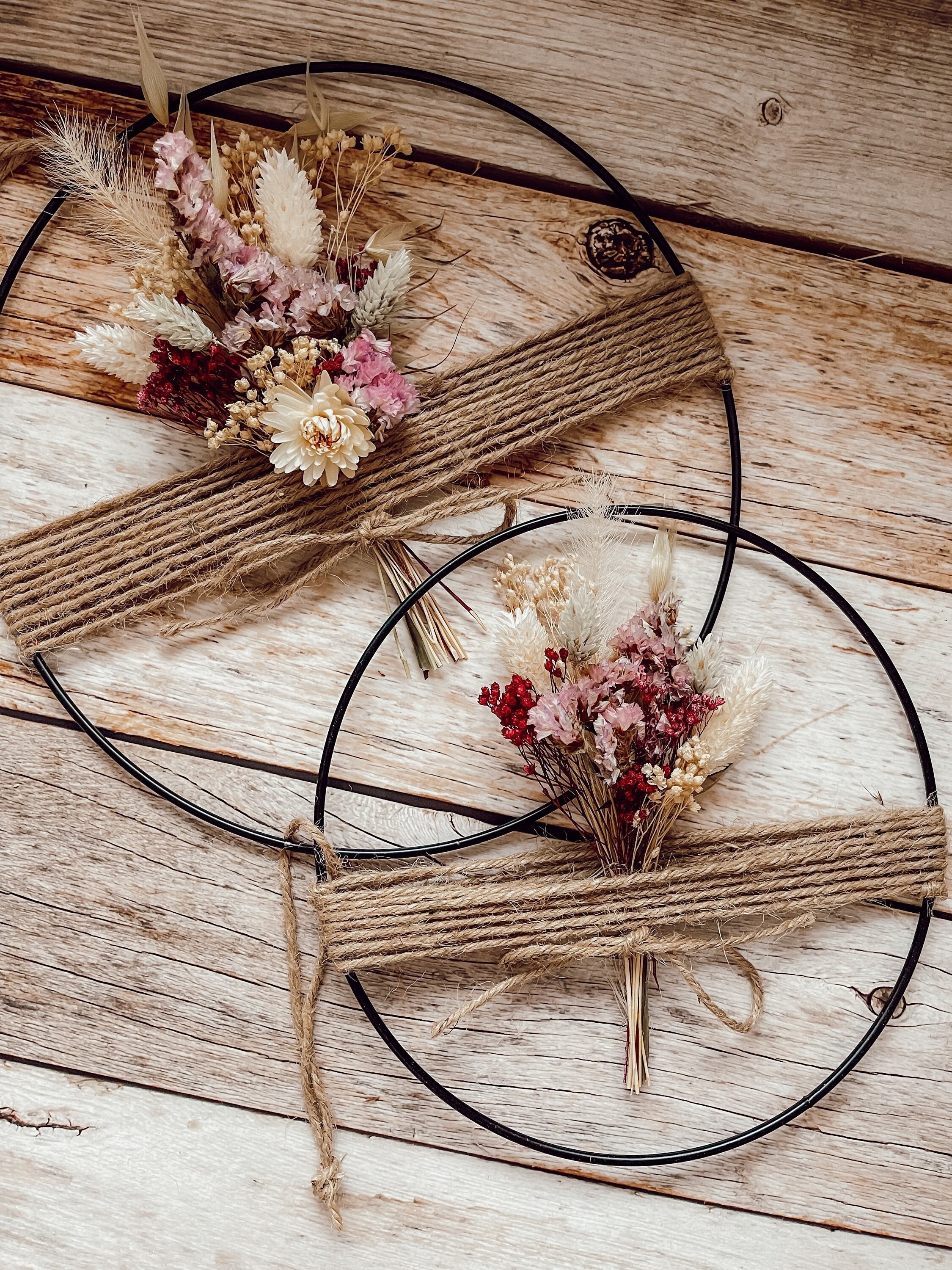 Trockenblumen Ring mit Holzherz „für Dich“ | Moderner Metallring Kranz | Geschenk für Mama, Freundin, Hochzeit, Einzug | Boho Deko
