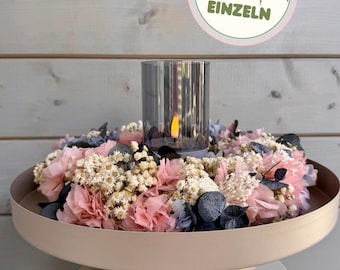 Zachte Bloesem | Krans van gedroogde bloemen met hortensia's en eucalyptus | Cadeauset met LED-kaars en metalen schaal | Moderne bloemdecoratie