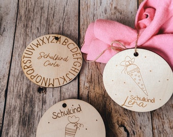 Gepersonaliseerde hanger voor schoolkinderen | Cadeau-idee voor de start van het schooljaar | Schoolkegel voor meisjes en jongens | Blanco schoolkegel