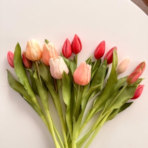 Bouquet de tulipes artificielles | Tulipes de différentes couleurs | Décoration de vase | Décoration printanière | Décoration de tulipes | Décoration de table printanière