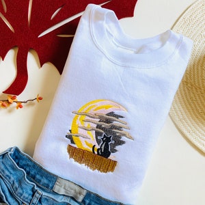 Ras du cou brodé de chat clair de lune | Ras du cou à motif chat | Sweat-shirt clair de lune | Idées cadeaux pour les mamans chat | Sweat brodé |