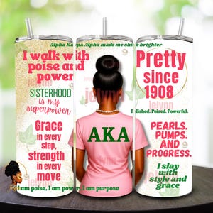 Puede incluir: Tres vasos de acero inoxidable con diseños en rosa y verde. Los vasos tienen texto que dice "I walk with poise and power", "Pretty since 1908" y "AKA".