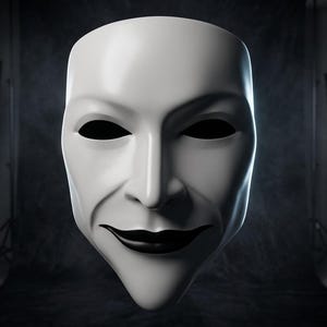 Puede incluir: Una máscara blanca con agujeros negros para los ojos y una boca negra sonriente. La máscara tiene una superficie lisa y ligeramente reflectante, sobre un fondo oscuro y ahumado. El diseño sugiere un tema teatral o de disfraz.