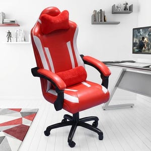 Op de afbeelding: Een rode en witte gamingstoel met een zwart onderstel en armleuningen. De stoel heeft een hoge rugleuning, een hoofdsteun en een lendensteunkussen. Ontworpen voor comfort en ondersteuning tijdens lange gamesessies.