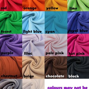 Pu&ograve; includere: Una cartella colori che mostra 16 colori diversi di tessuto in pile. I colori sono rosso, arancione, giallo, lime, verde bosco, azzurro, ciano, blu reale, viola, lilla, rosa pallido, rosa acceso, castano, beige, cioccolato, nero, grigio scuro e bianco. Il testo "i colori potrebbero non essere accurati nella foto" &egrave; in fondo alla cartella.