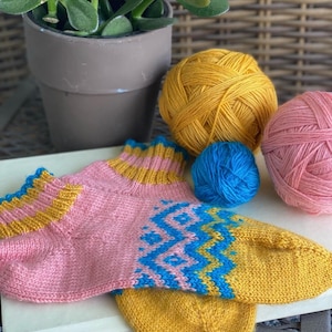 Colorwork Shortie Socks Knitting Pattern: Scrappy Design (PDF)