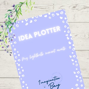 Pode incluir: Um planejador imprimível roxo com bolinhas brancas e o texto "IDEA PLOTTER" e "My lightbulb moment awaits." O planejador também apresenta um logotipo com o texto "Imagination Bay".