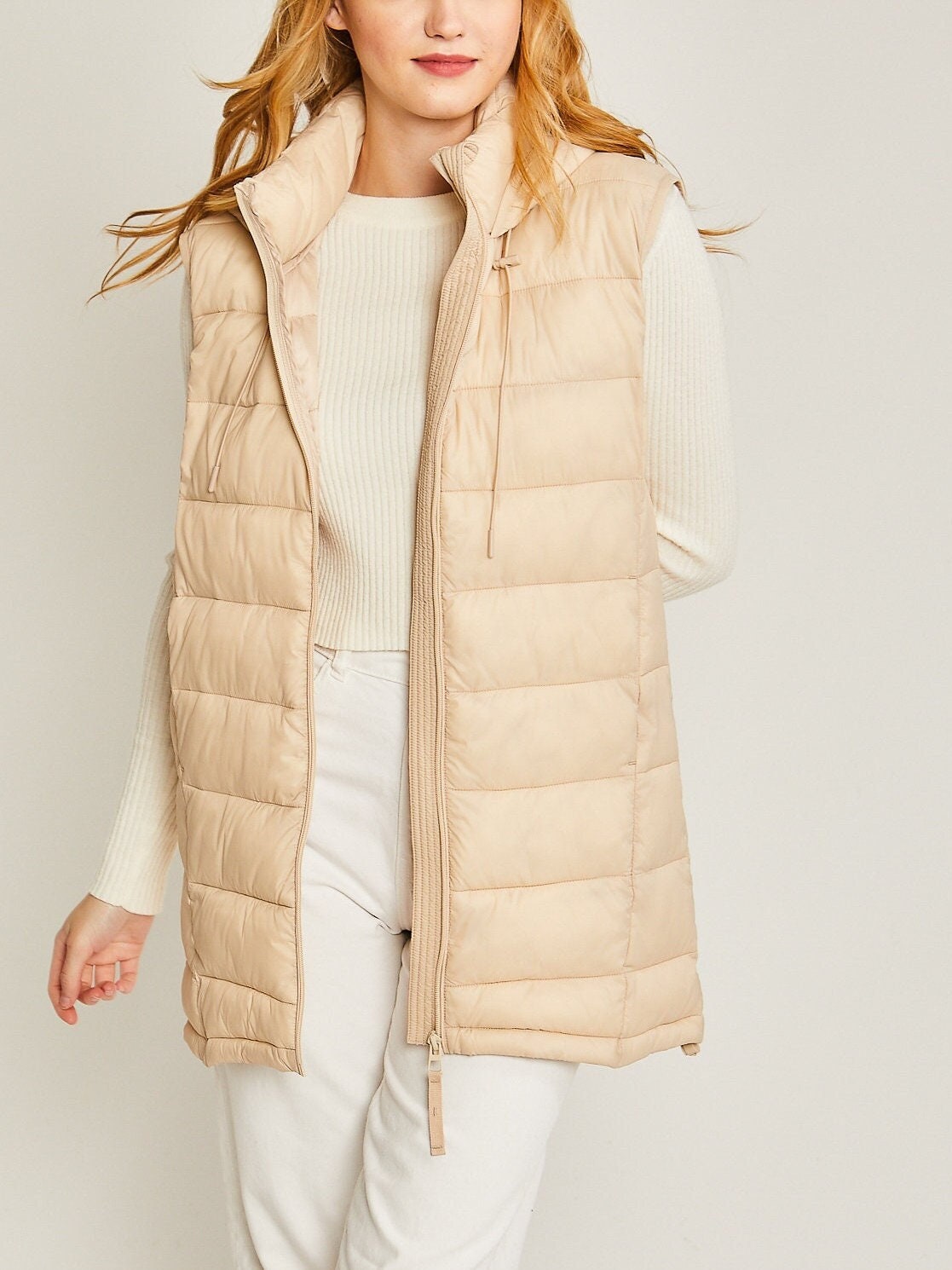 Long Puffer Vest. Hooded Long Fit and Packable Bag. Warm Light