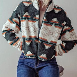 Cozy Tribal Print Sherpa Zip-up Short Jacket, Cropped Cardi Side Hdden Pockets, Soft Warm Cozy Aztec Print Fabric Cropped Teddy Jacket