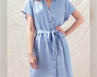 Precioso vestido camisero túnica de Tencel primaveral. Jean de Chambray, abotonado, con cinturón de cordón y mangas cortas, en azul vaquero salvia menta.