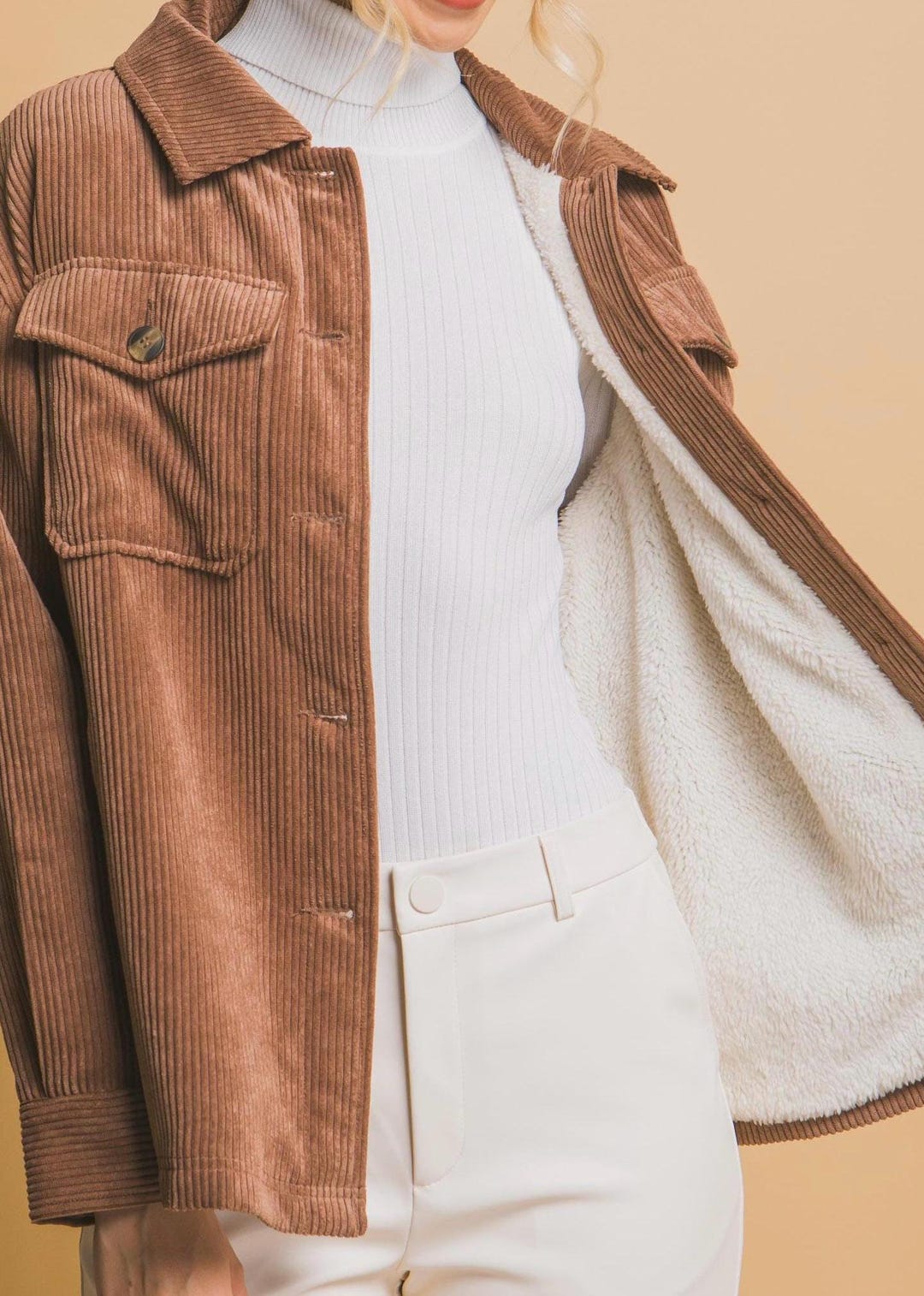 Gemütliche Cord-Shirt-Jacke mit Sherpa-Futter, Retro-Farben, Warm