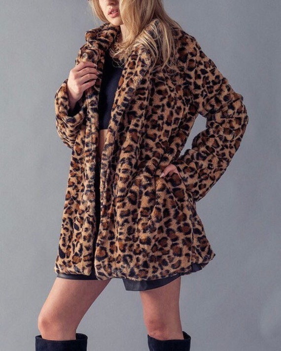 Abrigo de peluche de piel sintética estampado de leopardo -