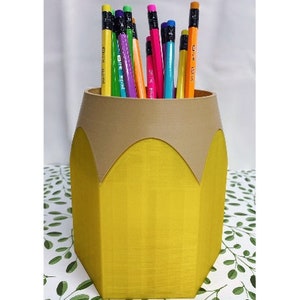 Pencil Shaped Pen Holder // Great gift for your favorite Teacher or office buddy // Can also be used as a planter // Choose your colors!