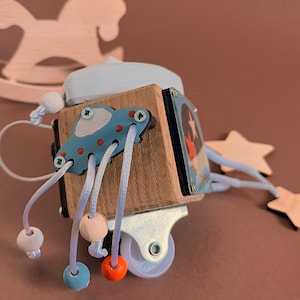 Cube d'activités en bois, jouet de motricité Montessori, cadeau de premier anniversaire