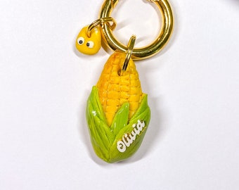 コーンのペットタグ カーネルチャーム付き | パーソナライズされたペットタグ グルメタグ ポリマー粘土製ペットネームタグ 小型大型犬用ペットタグ カナダ製ハンドメイド