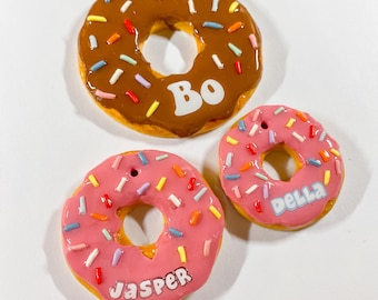 Streuen Sie Donut Anhänger | Valentinstag Haustier Tags Polymer Clay Haustier Namen Tags Haustier-Tags für kleine große Hunde handgefertigt in Kanada