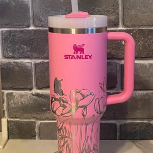 Tulip Laser Engraved Tumbler - Custom Floral Drinkware - Perfect Gift for Garden Lovers, Birthdays, and Special Occasions