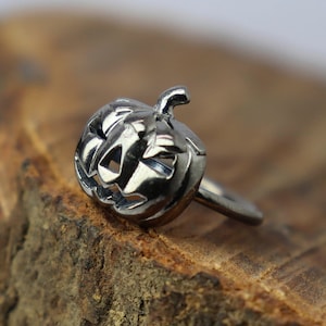 Blackened Pumpkins Ring , Halloween party Gift, Holiday  Halloween Jewelry, Ghost pumpkin, Pumpkin smile ring, Unique Jack-o-lantern ring