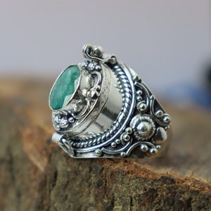 Gift Ring, Smaragd Gift Ring, 925 Sterling Silber überzogen, Mai Geburtsstein Medizinring, handgemachter geheimer Botschaftsring, Weihnachtsgeschenk