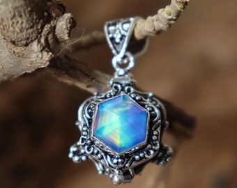 Aurora Opal poison pendent Aurora Opal Doublet Quartz Pendent For Man Woman Best gift Silver Plated Handmade Poison Pendent, pillbox pendent