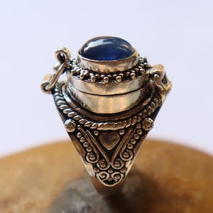 Bague cachette poison souvenir Kyanite UK taille P USA taille 7 75 Bijoux SilverandSoulDesigns Etsy France